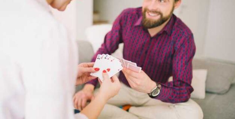 Хитрый Фокус с Переворачиванием Карт — Обучение Искусству Шоу с Карточками