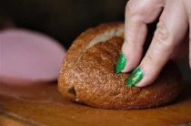 Хлебная молитва — как она помогает прогнать нищету и победить трудности с помощью икон