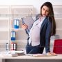 До какой недели можно работать при беременности: отвечает юрист и врач