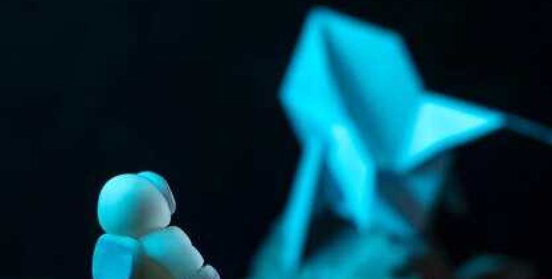 Земля под дверью — как порча и мертвая вода влияют на вашу жизнь и способы их снятия